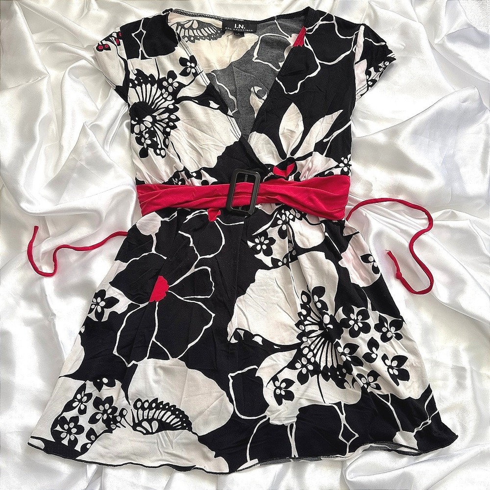 I.N. San Francisco Floral Blouse Black White Pink Belted V-Neck Large